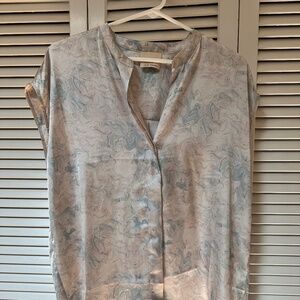 Elie Tahari Silky Flowing Poly Blouse Button Front Cap Sleeves Large NWT